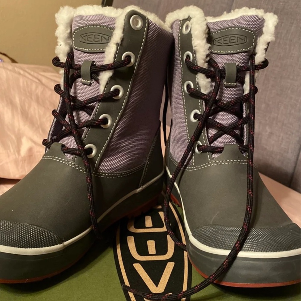 Snow boots
